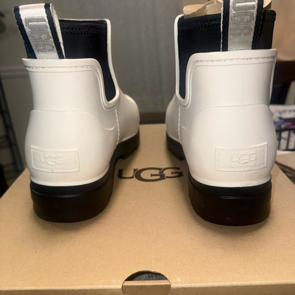 UGG women Droplet boots size 9 new box damage and light spots at the boots.. - Picture 7 of 15